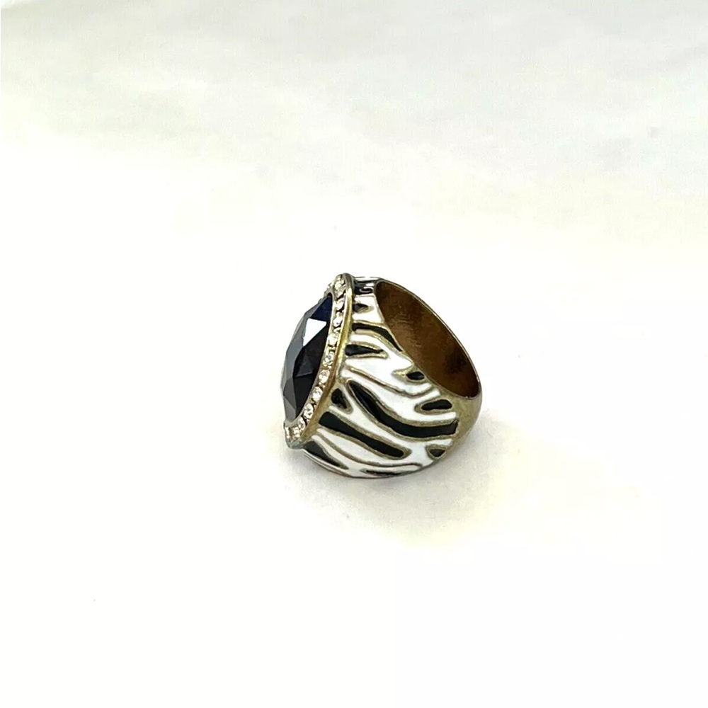 Zebra print ring. - Picture 2 of 2